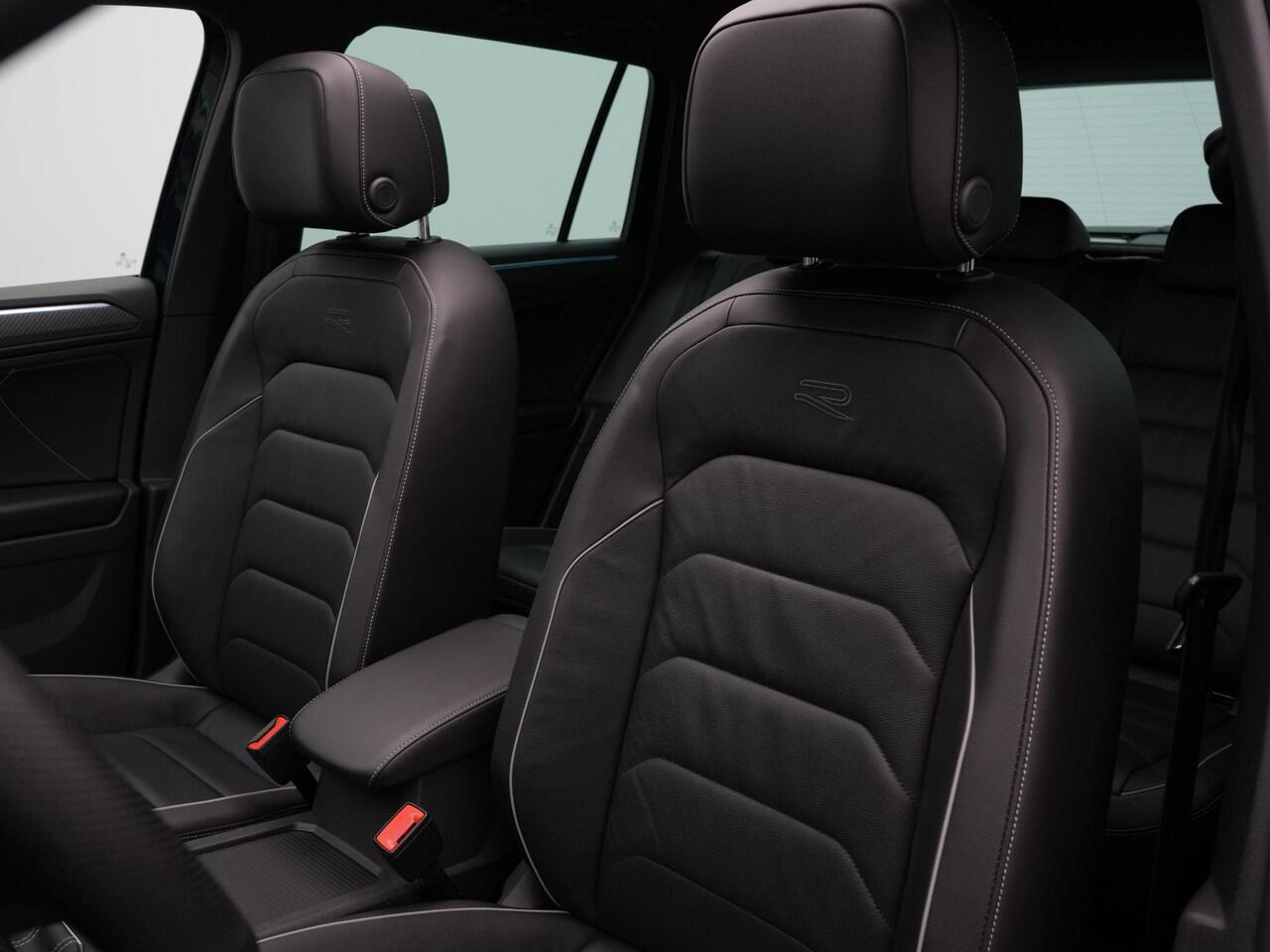 Volkswagen TIGUAN 1.4 TSI 245 pk DSG eHybrid R-Line Business+ | Panoramadak | Trekhaak | Leder | Geheugenstoelen | Rondomzicht camera | IQ Light | Stuur-/achterbankverwarming