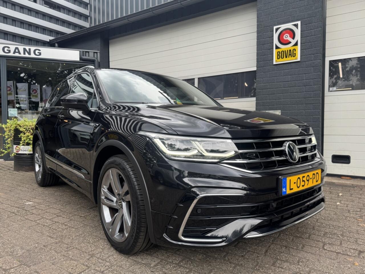 Volkswagen TIGUAN 1.5 TSI R-Line Bns+ panodak