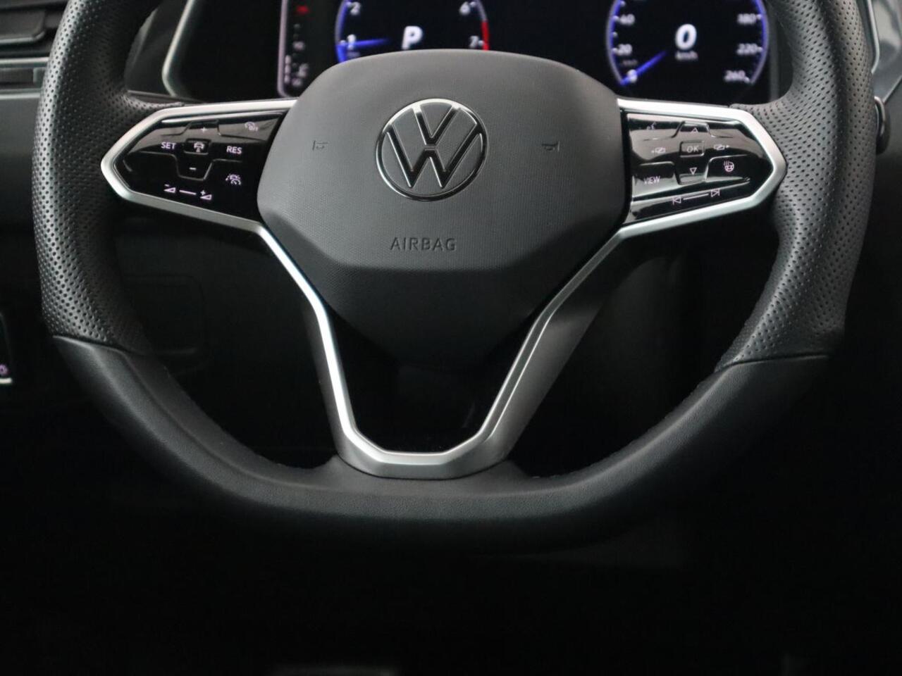 Volkswagen TIGUAN 1.5 TSI R-Line Business+ | Automaat | Trekhaak | Carplay | Stoelverwarming | Stuurverwarming | Adaptive Cruise | LED | Sfeerverlichting | Climate controle | LMV 20 inch