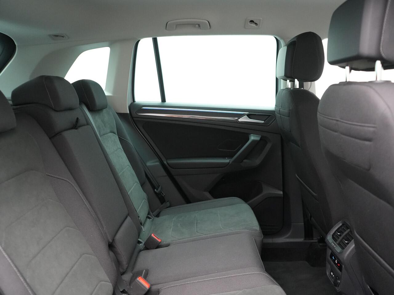 Volkswagen TIGUAN 1.4 TSI eHybrid Elegance Plug In Hybrid 245pk Dealer O.H PHEV | Adaptive Cruise | Head Up | IQ Light | 360 Camera | Alcantara Sportstoelen Massage & Verwarmd | Sfeerverlichting | Keyless | Stuur Verwarmd | Apple Carplay | Navigatie | DAB |