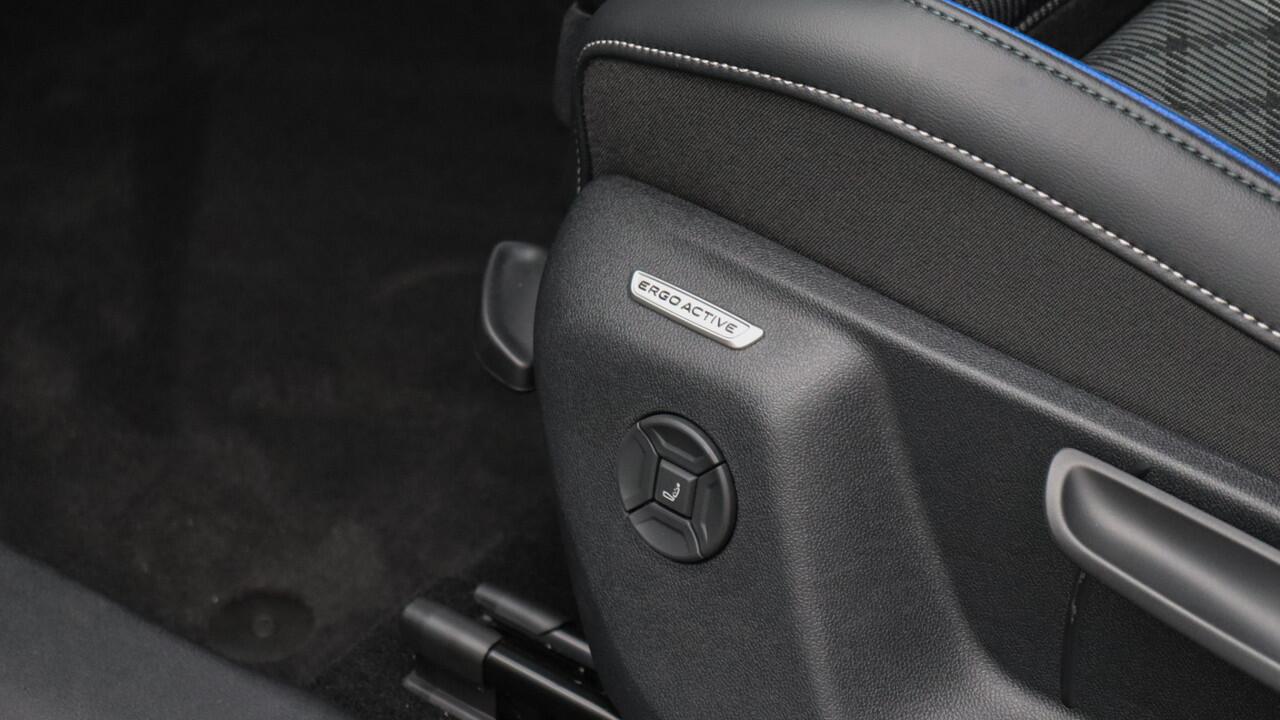 Volkswagen TIGUAN 1.5 eHybrid R-Line Edition | Massage | Panoramadak | Black Style Package | Trekhaak