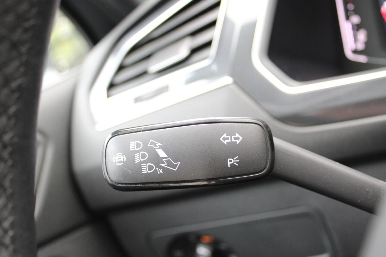 Volkswagen TIGUAN Allspace 1.5 TSI R-Line 7p. | Panoramadak | Trekhaak | Navigatie | Adaptieve cruise