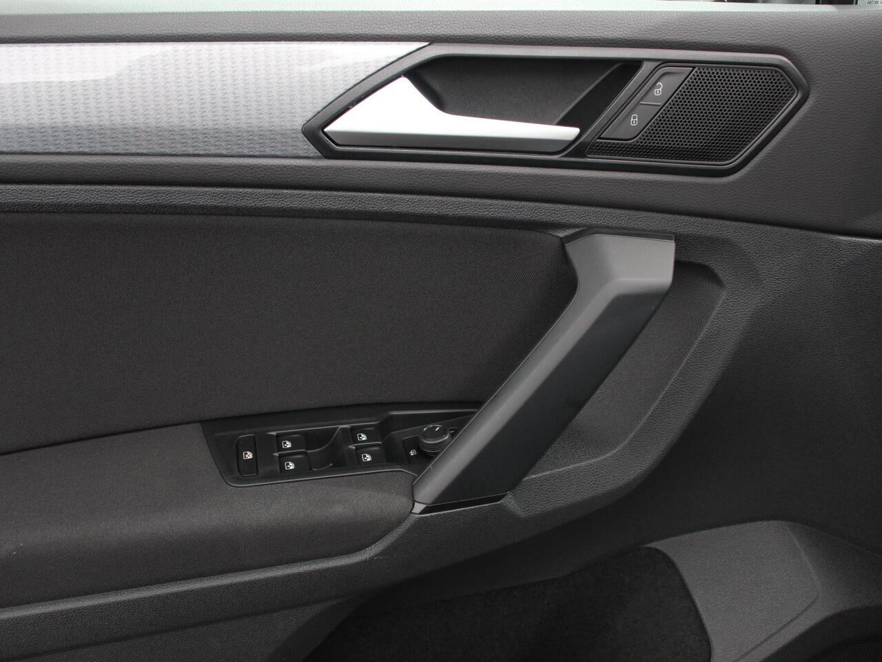 Volkswagen TIGUAN 1.5 TSI DSG 150pk Life | Navigatie | Apple Carplay/Android Auto | Parkeersensoren | Adaptive cruise Control | Wegklapbare Trekhaak | Stoel- en stuurverwarming | Ledverlichting | Getinte ramen | Climate Control