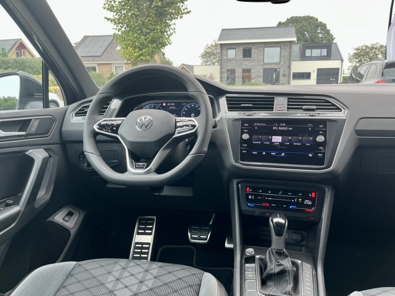 Volkswagen TIGUAN 1.5 TSI R-Line Camera Trekhaak Standkachel Carplay Keyless Navi