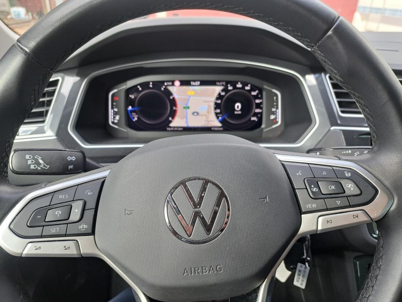 Volkswagen TIGUAN 1.5 TSI 130 Pk Highline Bs Alcantara Ecc Nav. Apple Carplay 6 Bak