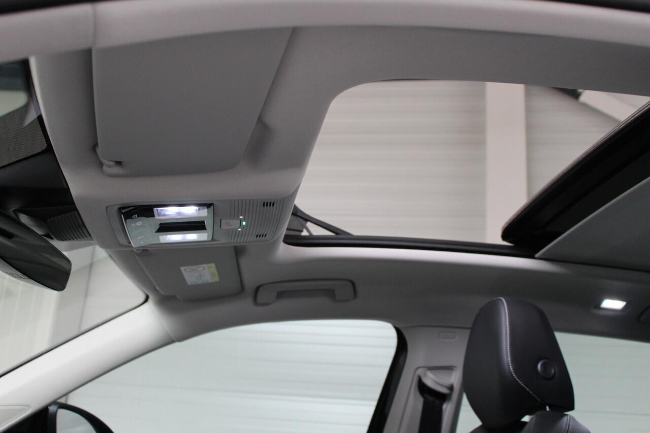 Volkswagen TIGUAN 1.5 eTSI Life Edition DSG Panoramadak | IQ-Light | Navigatie | Trekhaak | Standkachel