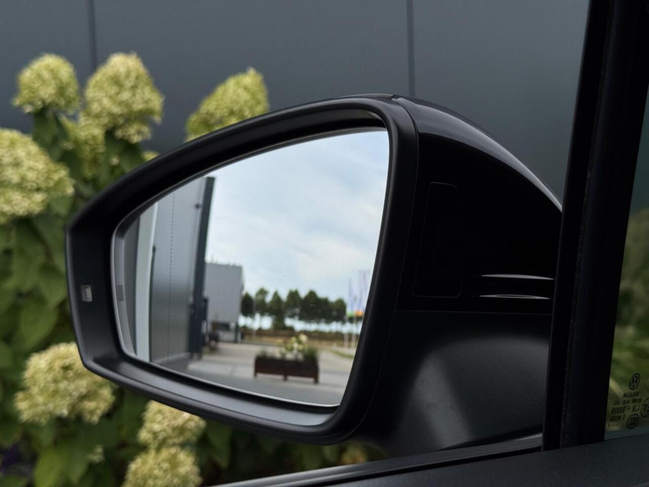 Volkswagen TIGUAN 1.5 TSI 3x R-Line Bns+ NAVI CAMERA PDC CLIMATE ACC IQ LIGHT