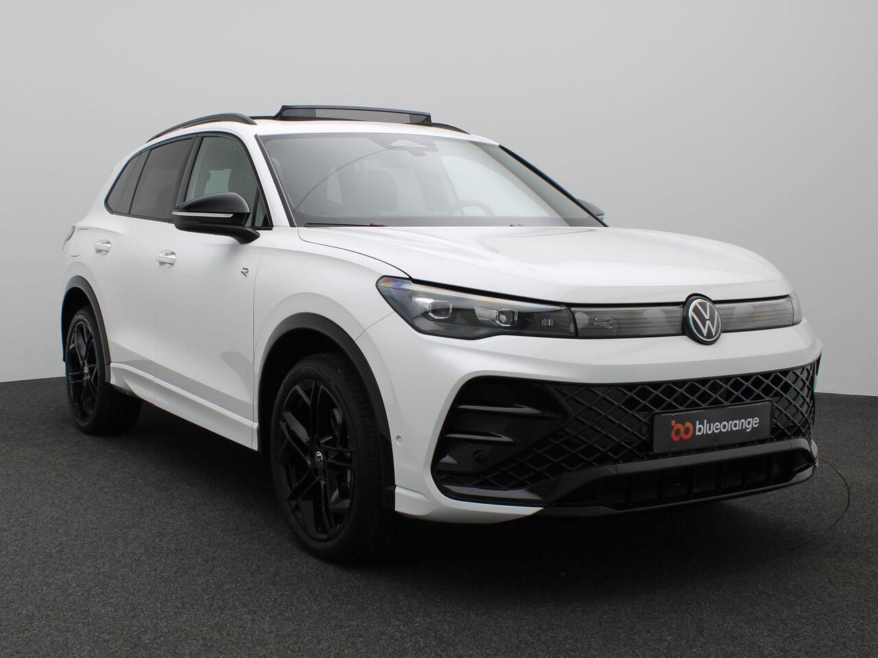 Volkswagen TIGUAN 1.5 eHybrid R-Line Edition 272PK DSG Black Style, Trekhaak, Lederen bekleding, Ventilatiestoelen, Panoramadak, York 20" LMV, Adaptive Cruise Control, Side Assist, Keyless