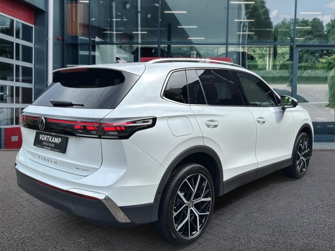 Volkswagen TIGUAN 1.5 TSI E-HYBRID ELEGANCE PANO-DAK/TREKHAAK/CAMERA/NAVI/ACC/STOELVERW