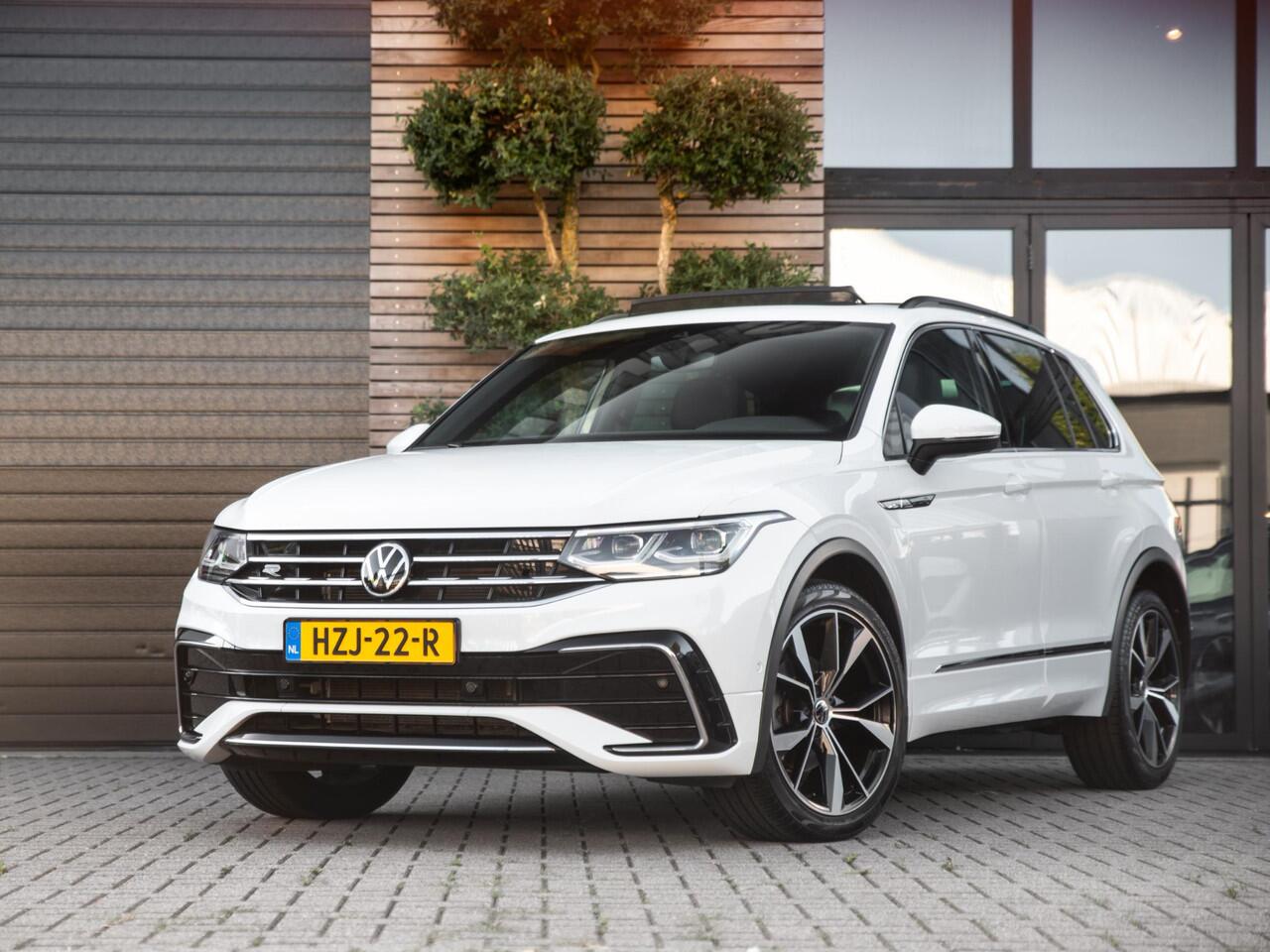 Volkswagen TIGUAN 1.5 TSI R-Line / Panoramadak / 20" LMV / Adaptive Cruise Control / IQ Light