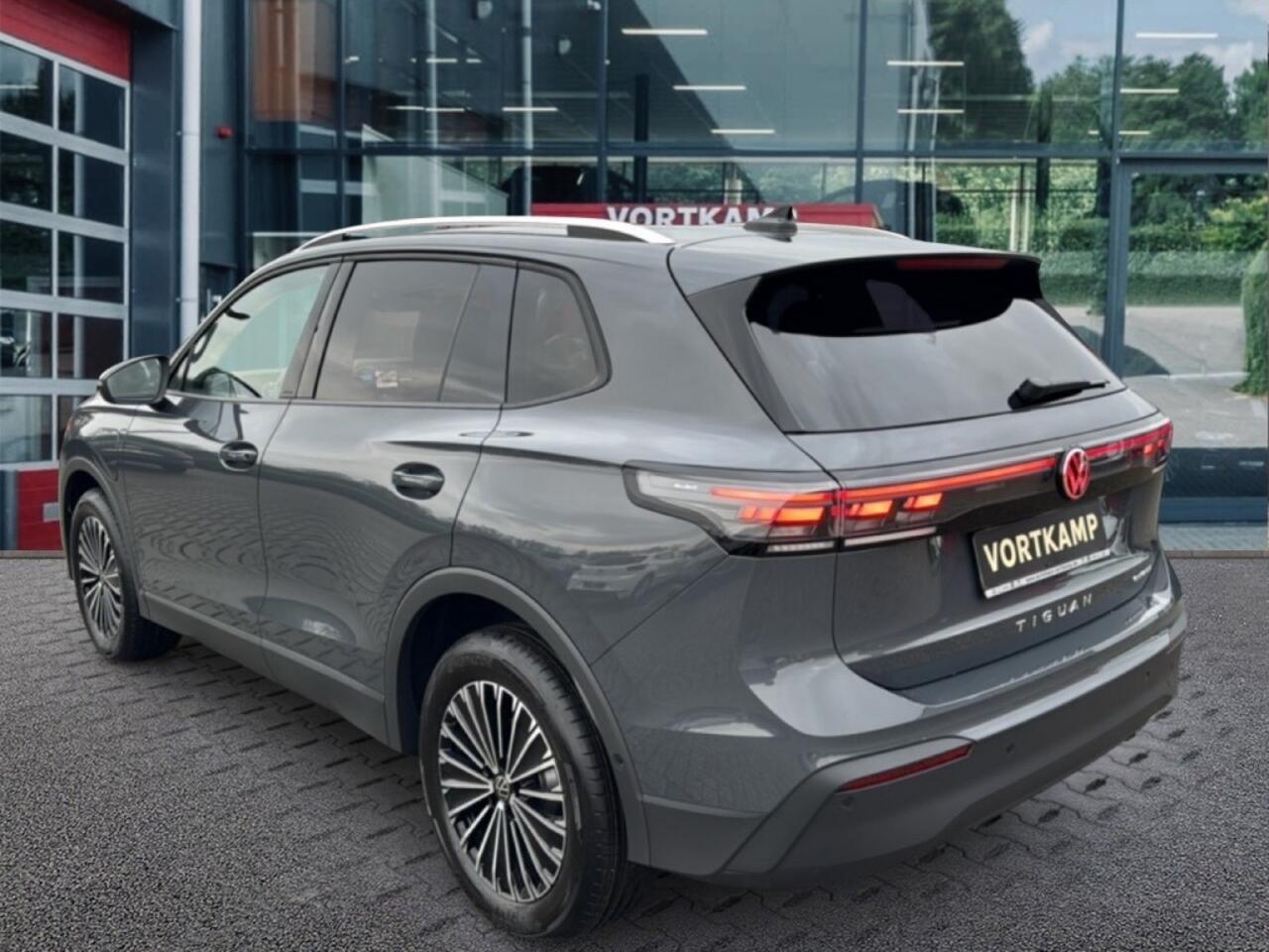 Volkswagen TIGUAN 1.5 TSI E-HYBRID LIFE TREKHAAK/CAMERA/LEDER/MEMORY/CARPLAY/ACC