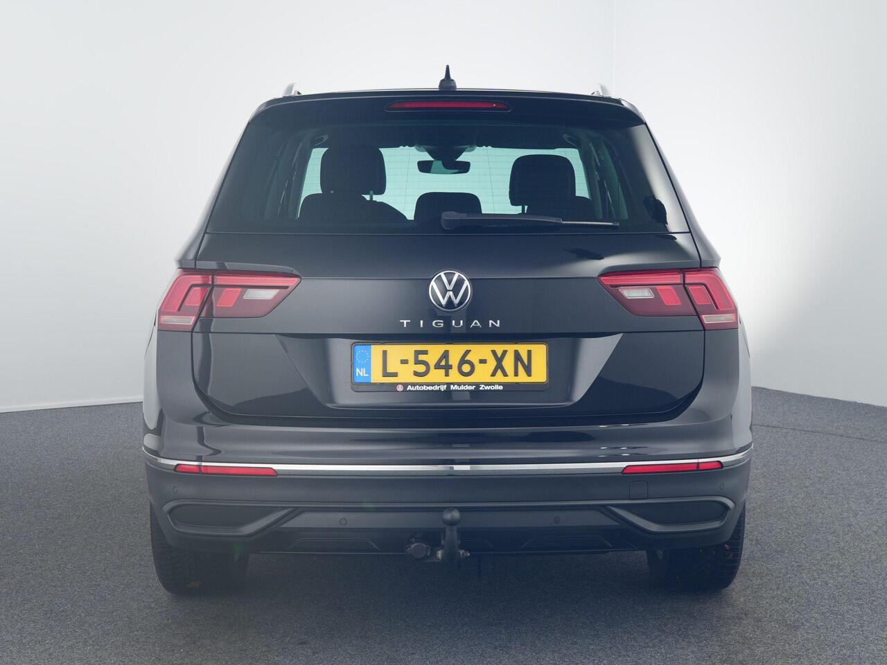 Volkswagen TIGUAN 1.5 TSI Life Business | Trekhaak | Carplay | IQ Drive | Winterpakket