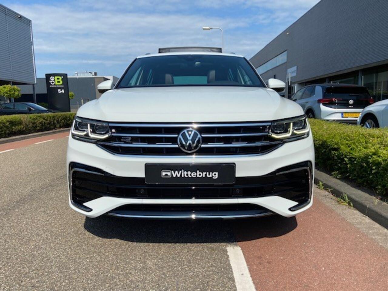Volkswagen TIGUAN 1.4 TSI eHybrid R-Line Business+ / Panoramadak / 19" LMV / IQ LED Matrix / Navi / Camera / Keyless / APP.Connect / Stuur en Stoelverwarming / Dode Hoek