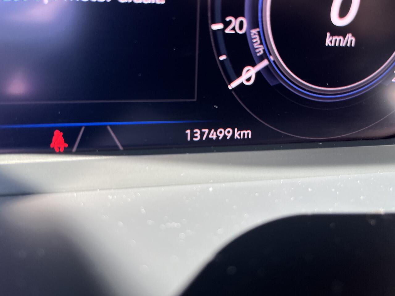 Volkswagen TIGUAN 1.4 TSI eHybrid 2X R-Line / AUTOMAAT/ 245 PK/ APP-CONNECT/ STUUR+STOEL VERWARM./ ELEK. ACHTERKLEP/ PARK.SENSOR.V+A/ ACC/ DIGITAL DASH/ DODE HOEK/ KEYLESS/ NAVI/ DAB/ CLIMA/ LED/ ISOFIX