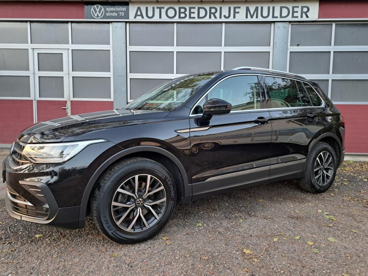 Volkswagen TIGUAN 1.5 TSI 130 Pk Highline Bs Alcantara Ecc Nav. Apple Carplay 6 Bak