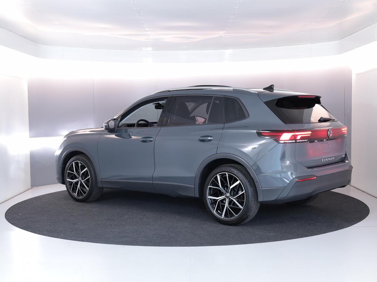 Volkswagen TIGUAN 1.5 eTSI Life Edition 150 PK DSG | Verlengde garantie | Panorama dak | Trekhaak uitklapbaar | 20 "LM velgen |