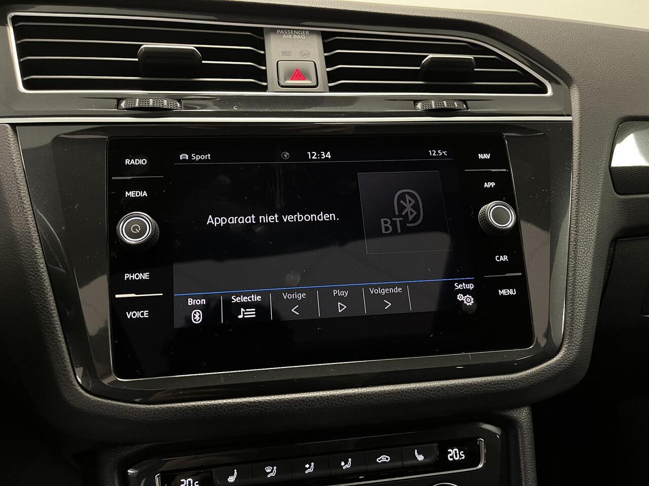 Volkswagen TIGUAN 1.5 TSI ACT R-Line Black Style | PANO | 20" SUZUKA LMV | STOELVERWARMING | CAMERA |