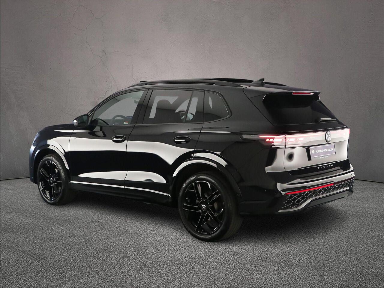 Volkswagen TIGUAN R-Line Edition 1.5 eTSI 150pk DSG Automaat Trekhaak, 360 camera, Panoramadak, Adaptive cruise control, Black Style, Elektrische achterklep, LED matrix koplampen