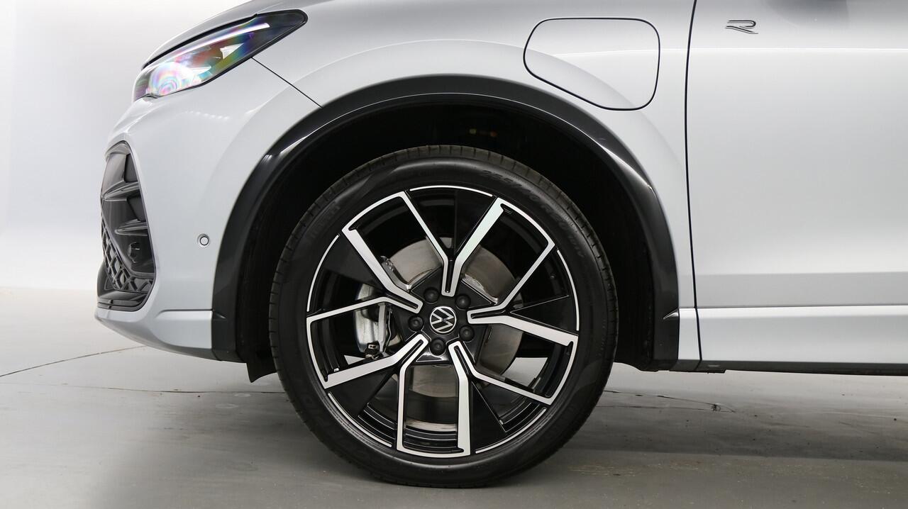 Volkswagen TIGUAN 1.5 eHybrid 272pk R-Line Edition PHEV DSG / Panoramadak / 350 Camera / Trekhaak