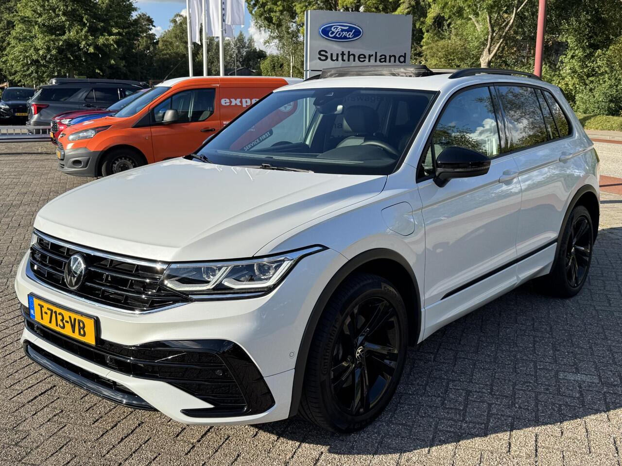 Volkswagen TIGUAN 1.4 TSI eHybrid R-Line Business+ 245pk PHEV | Trekhaak | Panorama dak | Adaptieve Cruise | Achteruitrijcamera | Stoelverwarming | Virtuele cockpit | 1.800kg Trekgewicht !