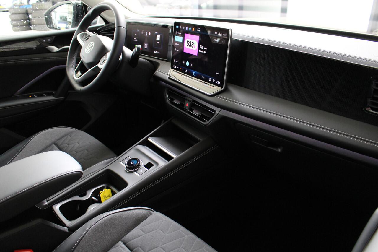 Volkswagen TIGUAN 1.5 eTSI Life Edition Navigatie | Panoramadak | Trekhaak | Standverwaming / koeling