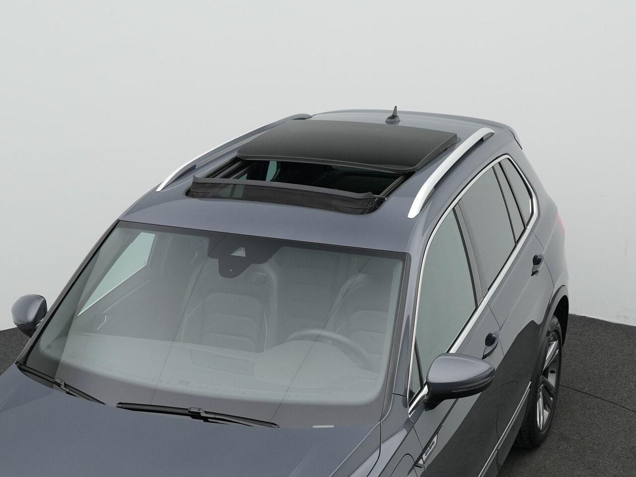 Volkswagen TIGUAN 1.4 TSI eHybrid 245 pk DSG R-Line Business+ | Panoramadak | Leder | Geheugenstoelen | 360 camera | IQ Light