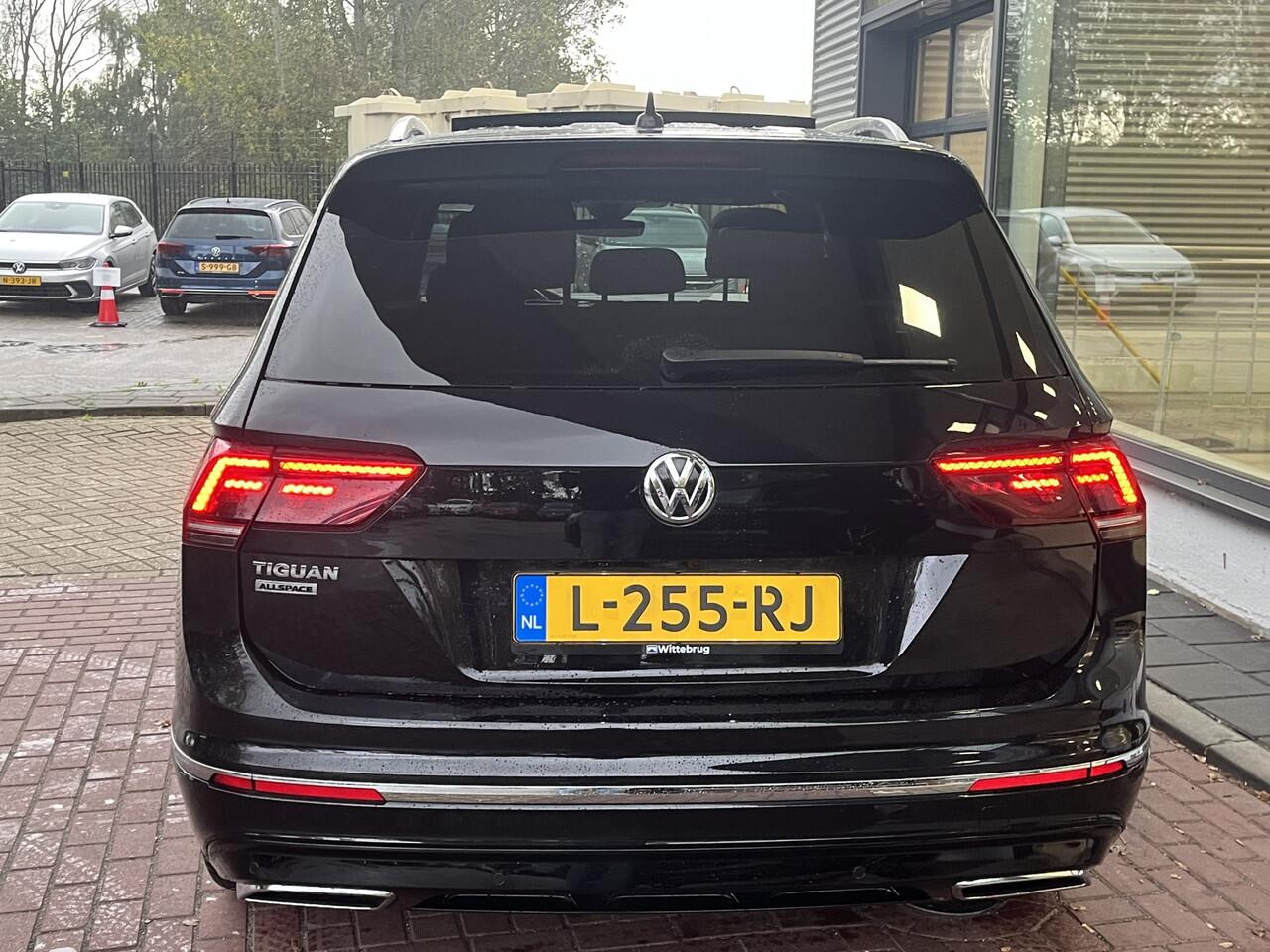 Volkswagen TIGUAN Allspace 1.5 TSI Highline Business R 7p. / Panorama dak / Full Led / Camera / Elect. klep / 20 Inch