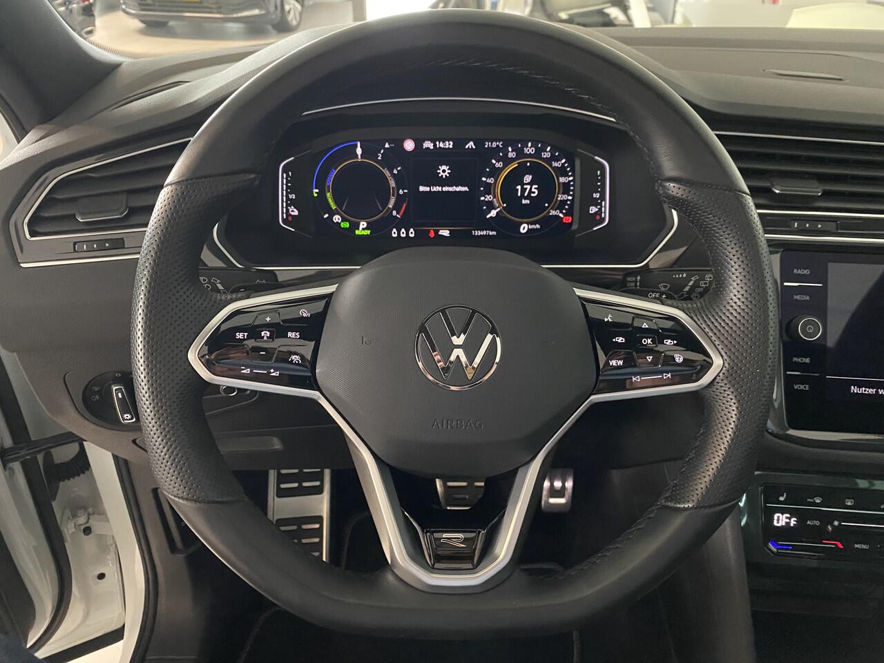 Volkswagen TIGUAN 1.4 TSI eHybrid R-Line Business+ Panoramadak / Trekhaak / Apple carplay /android