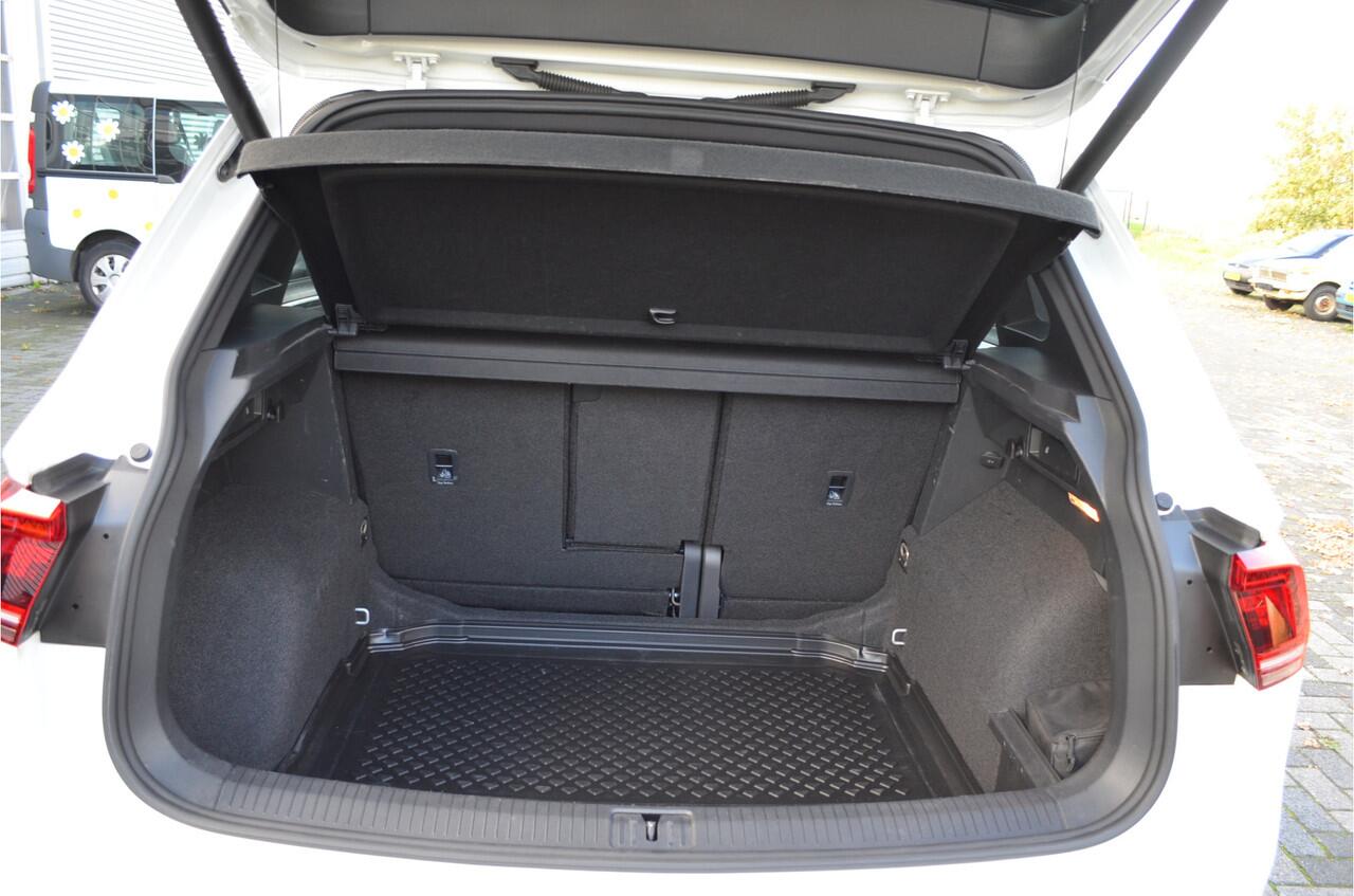 Volkswagen TIGUAN 1.5 TSI ACT Highline Business R-line Pano | Parelmoer wit | Virtual cockpit | Carplay | 20'' LMV zwart | LED koplampen | Stoelverwarming | Alcantara