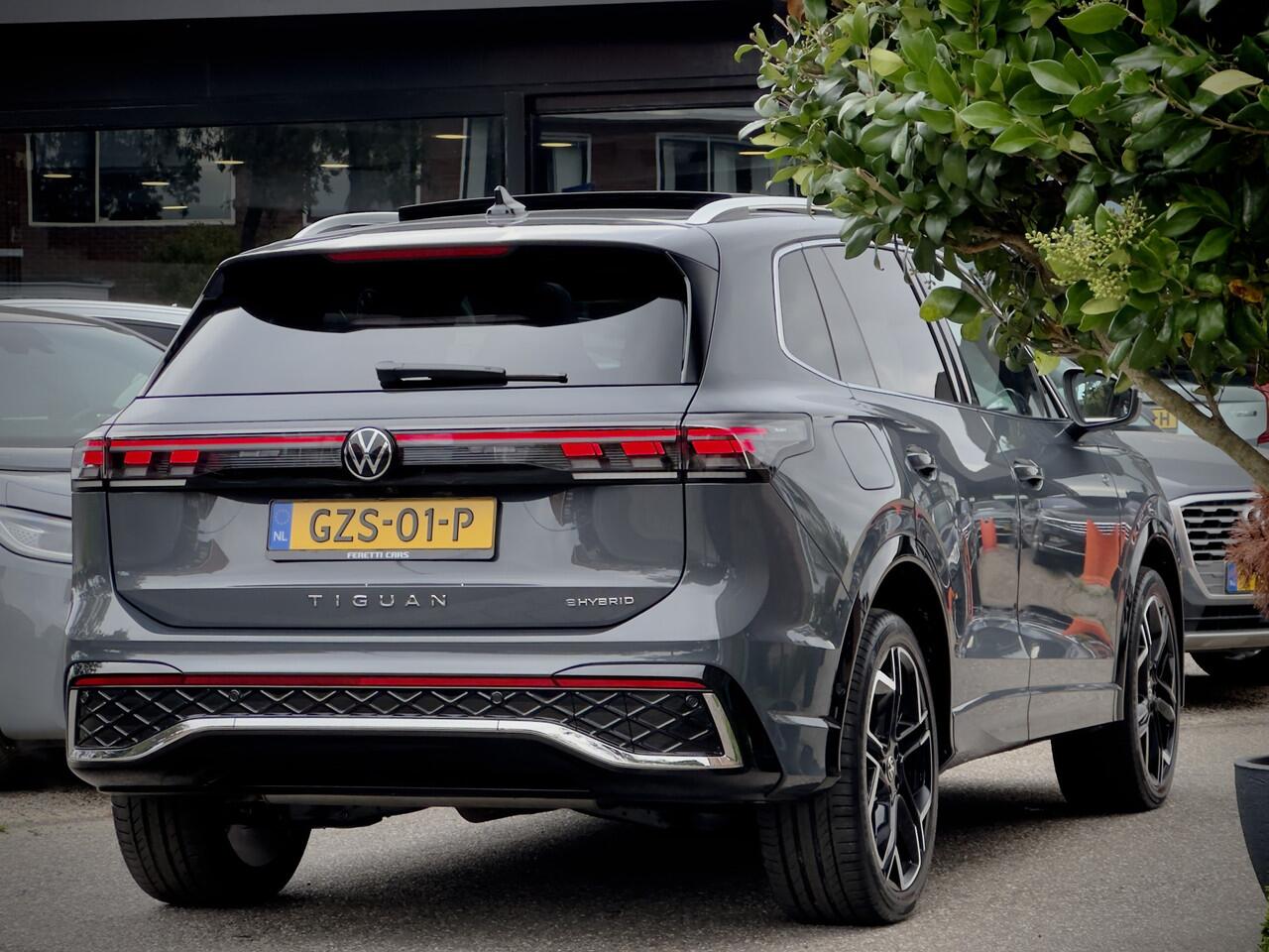 Volkswagen TIGUAN 1.5 eHybrid 272PK AUT6 R-LINE EDITION NWSTE-MODEL!! PANODAK LEDER NAVI CAMERA PARK-ASSIST LED LMV PDC