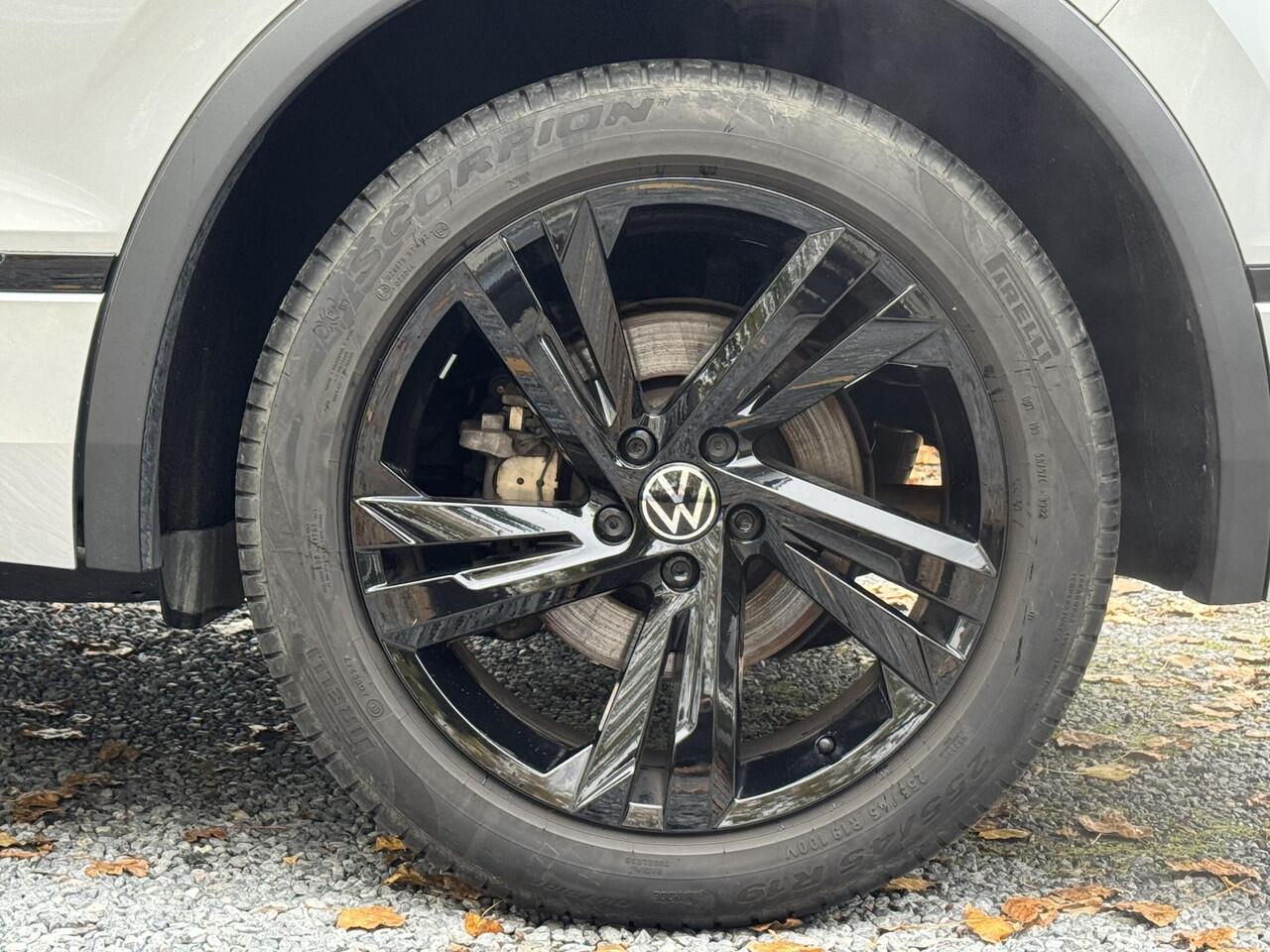 Volkswagen TIGUAN TSI DSG eHybrid R-Line Blackstyle (Trekhaak,360 Camera,5j gar)