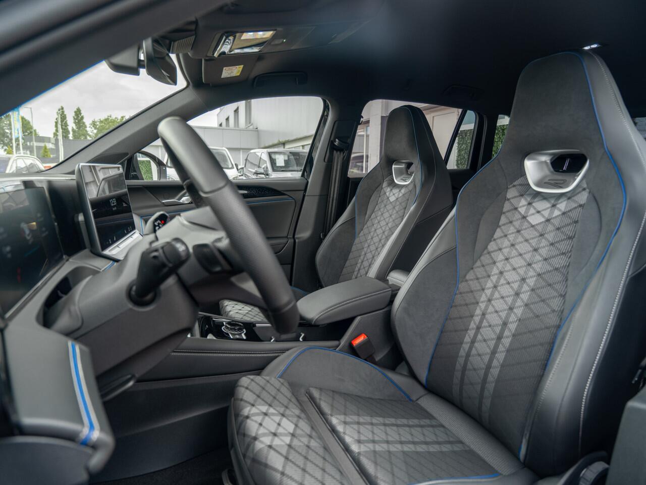 Volkswagen TIGUAN 1.5 eHybrid 272PK DSG R-Line | Massage | 360 Camera | Trekhaak | BTW | 120 km WLTP |