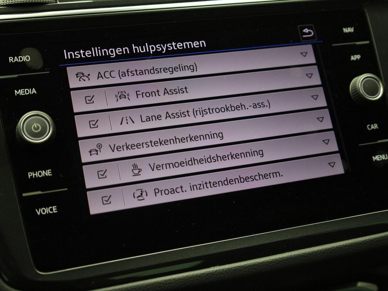 Volkswagen TIGUAN 1.4TSIeHybrid 180kW/245PK Elegance DSG · Panoramadak · Apple/Android · Camera + Parkeersensoren · Garantie tot juli 2028 of 100000km.