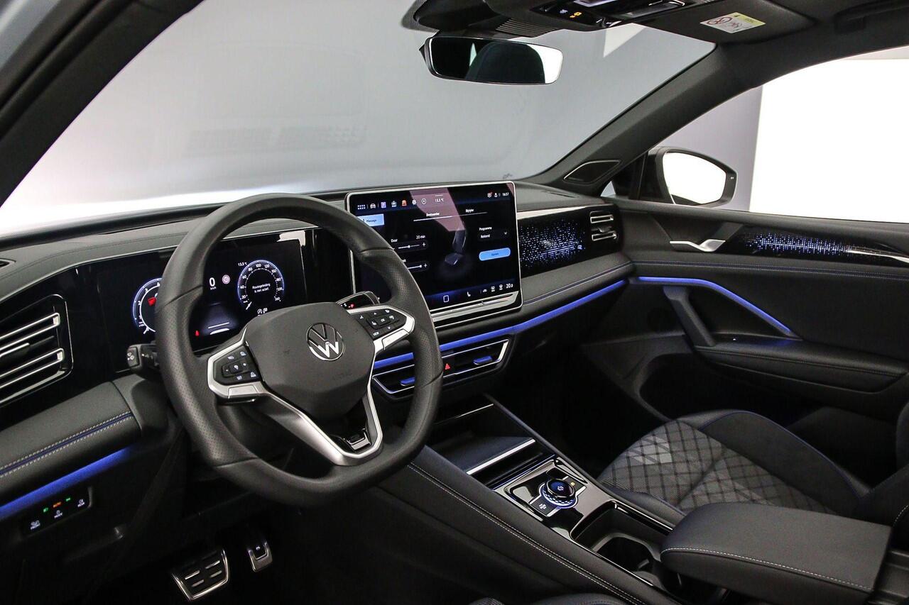 Volkswagen TIGUAN R-Line Edition 1.5 eTSI 150pk DSG Automaat Trekhaak, Panoramadak, Black Style, 360 camera, Adaptive cruise control, Achteruitrijcamera, Elektrische achterklep