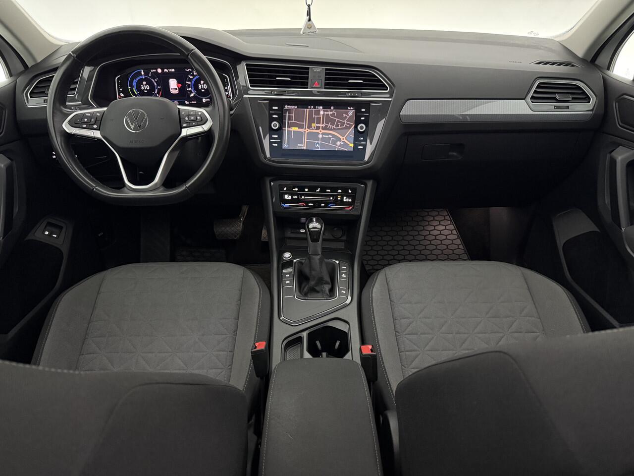 Volkswagen TIGUAN 1.4 TSI eHybrid 225PK R-Line | SOH 93% | Pano | IQ Light | Virtual | Camera | Stuur/Stoelverw. | Adap. Cruise | Carplay | Trekh.