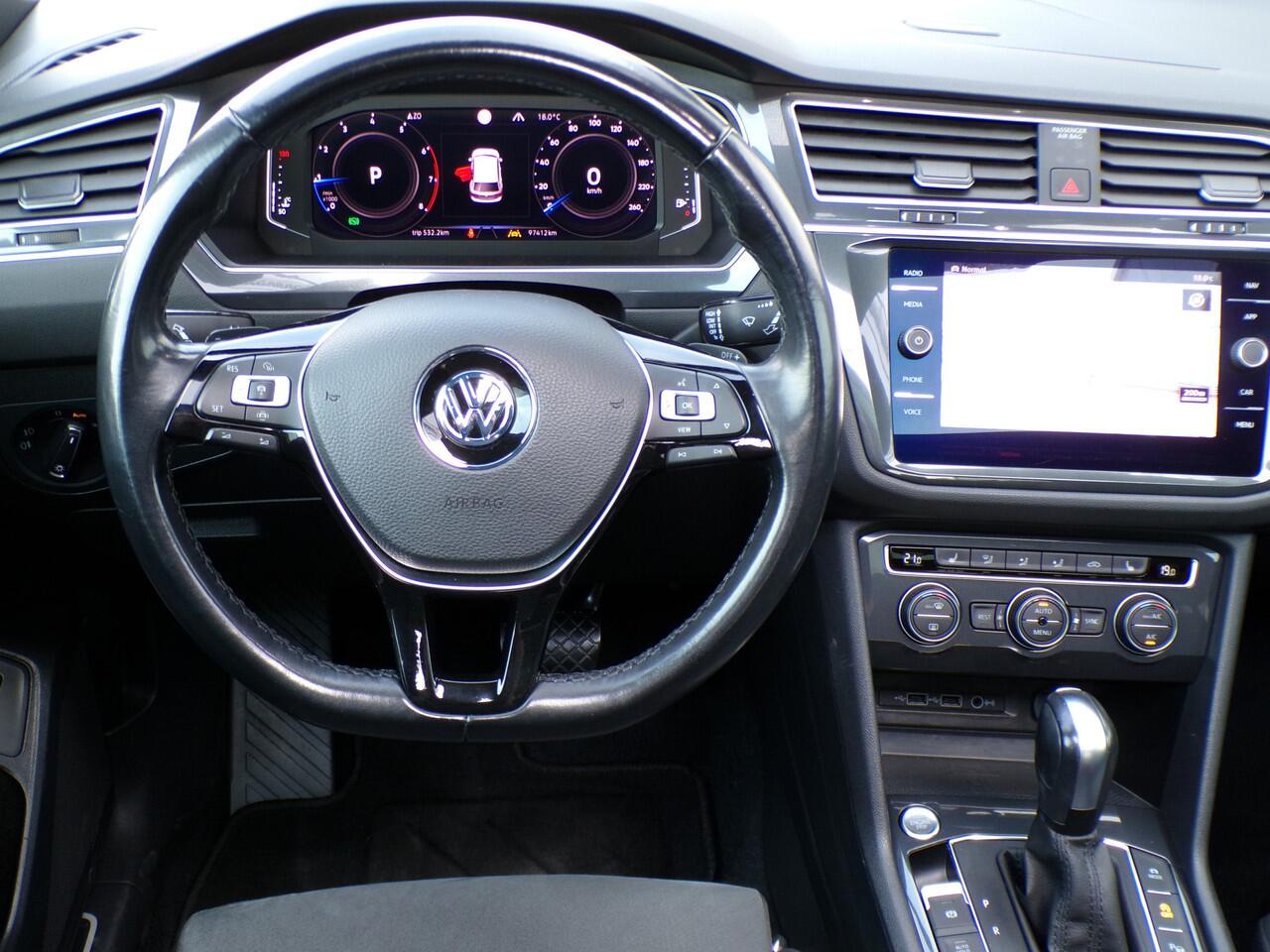 Volkswagen TIGUAN All-space - Allspace 1.5 TSI Highline Business R 7p., Trekhaak / Carplay + Android Auto / Full LED / Elektr. Schuifdak / Camera + Sensoren / 20'' LMV