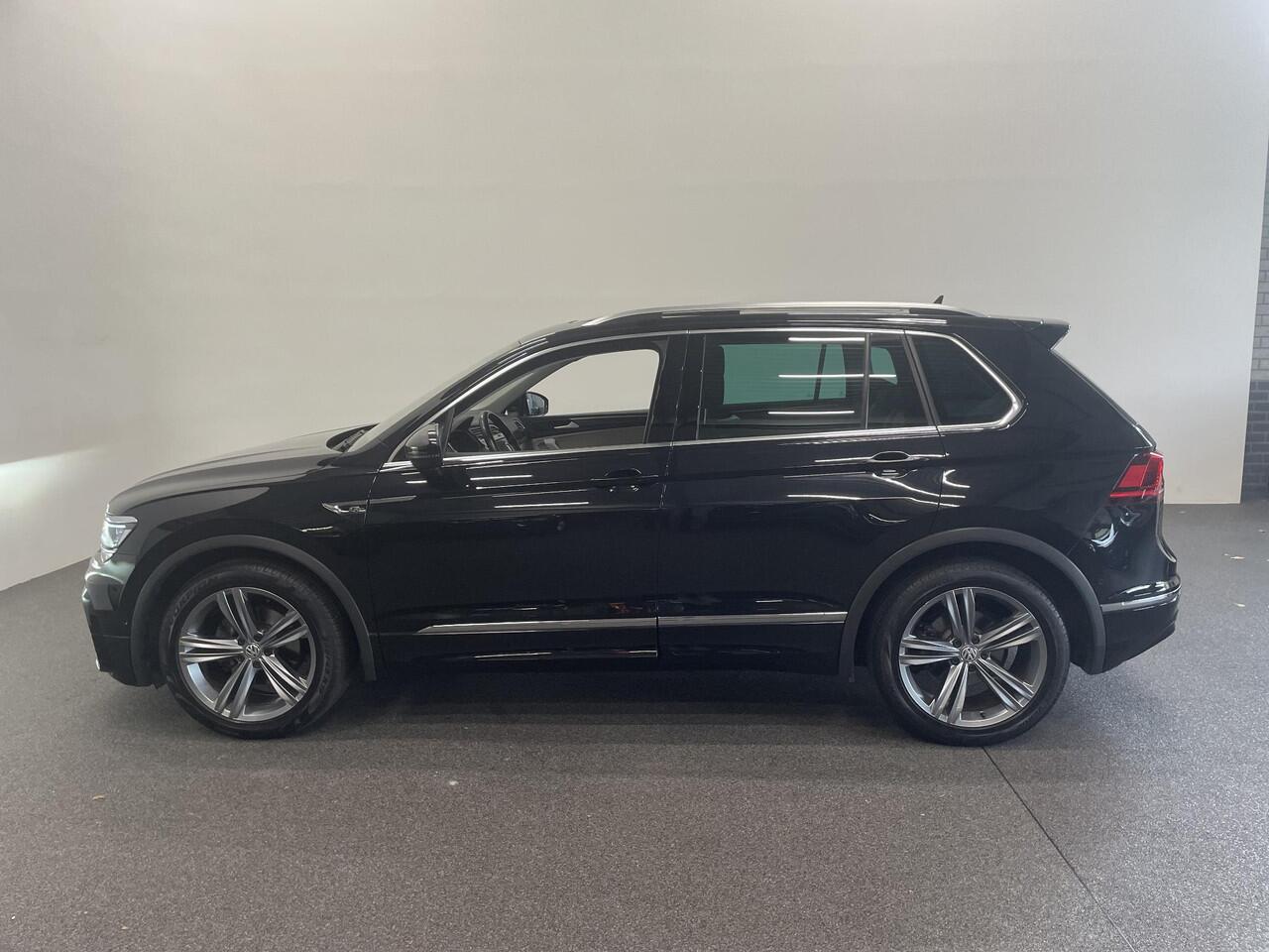 Volkswagen TIGUAN 1.5 TSI 150pk DSG R-Line Platinum Panoramadak Navigatie Apple Carplay/Android Auto Camera Parkeersensoren Adaptive Cruise Control Leder Memory stoelen Stoelverwarming Elektrische achterklep Climate Control Virtual Cockpit