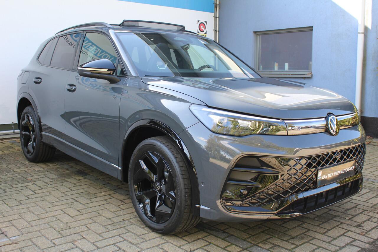 Volkswagen TIGUAN 1.5 eHybrid R-Line Edition | Direct Leverbaar !! | Panoramdak | | Head-Up Display | Massage stoelen | 360 Camera | 272 PK | Massage Stoelen | IQ.Lights | Elektrische Kofferklep | Stoel/Stuur Verwarming | Draadloze Telefoonlader | Virtual Cockpit | Adaptiv