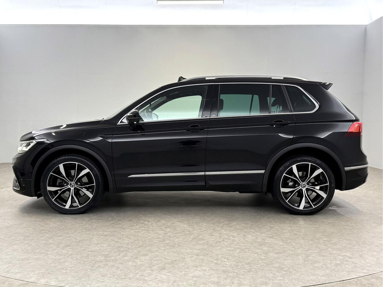 Volkswagen TIGUAN 1.4 TSI eHybrid R-Line | Pano | HuD | Sfeer | Virtual | Camera | Adap. Cruise | Stoel/Stuur verw. | Keyless