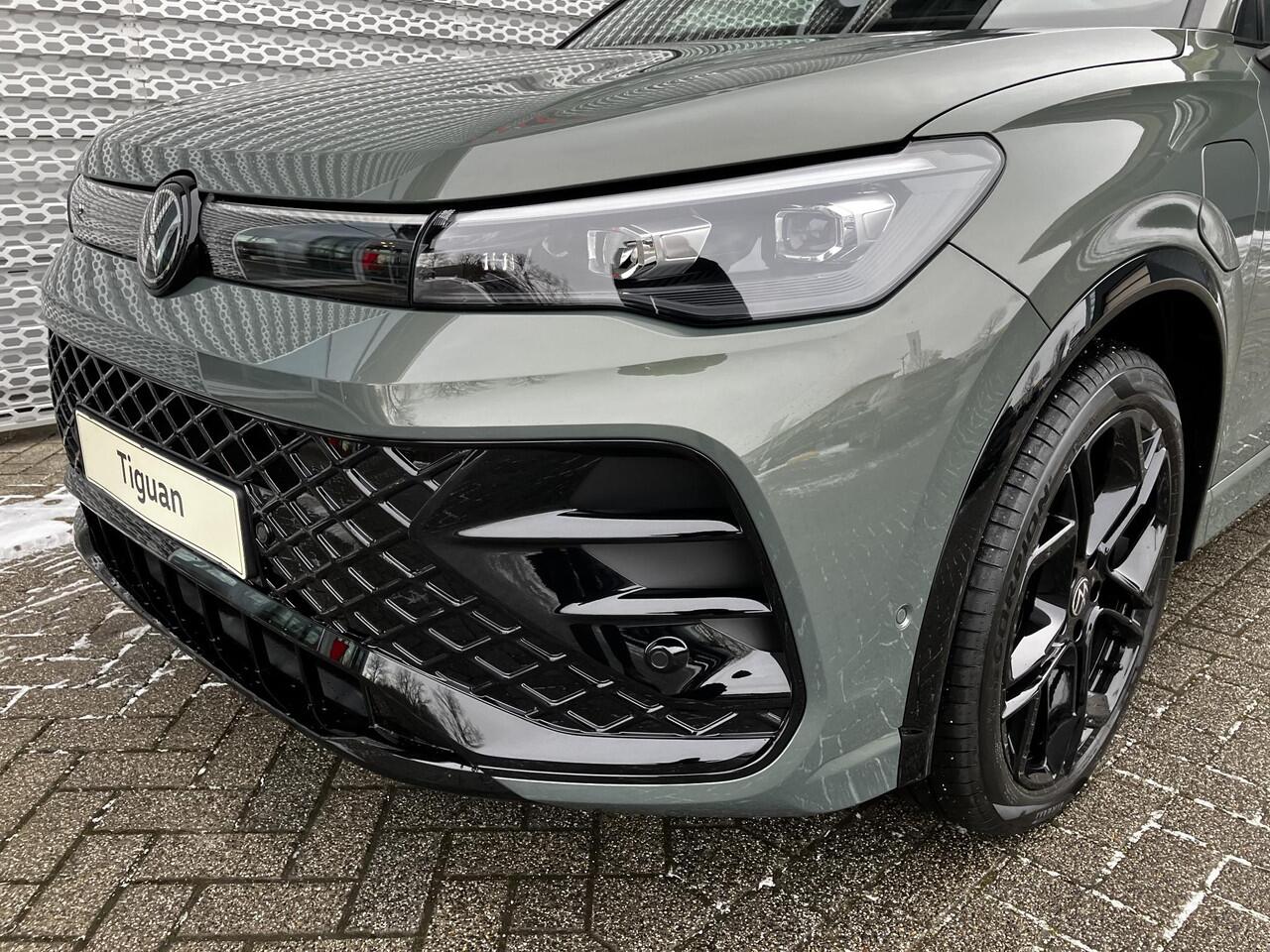 Volkswagen TIGUAN R-Line Edition 1.5 eHybrid 150 kW / 204 PK DSG | Black Style | Panoramadak | Trekhaak wegklapbaar | Leder & elektr. stoelen |