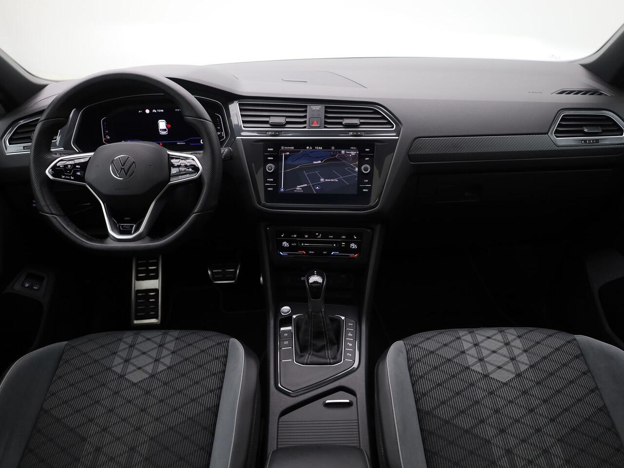 Volkswagen TIGUAN 1.4 TSI eHybrid R-Line Business+ | PANO | CAMERA | ADAPTIVE | KEYLESS | STOEL- EN STUURVERW.