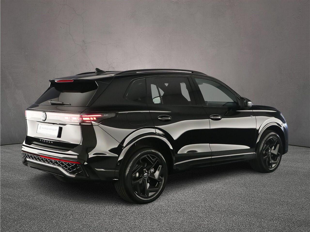 Volkswagen TIGUAN R-Line Edition 1.5 TSI eHybrid 272pk DSG Automaat Black Style, Trekhaak, Panoramadak, Adaptive cruise control, Achteruitrijcamera