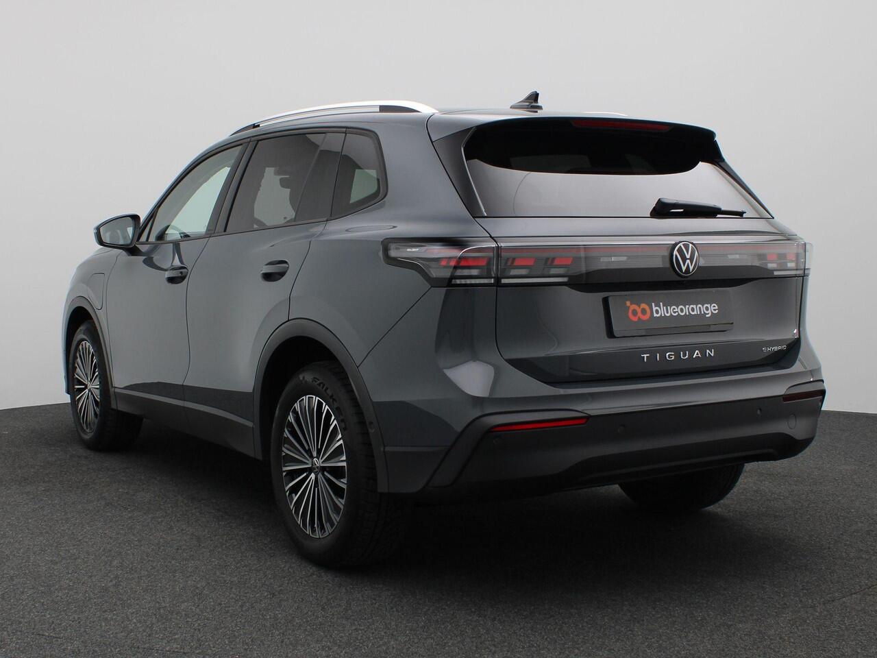 Volkswagen TIGUAN 1.5 eHybrid Life Edition 204PK DSG Trekhaak, Achteruitrijcamera, Navi via Apple Carplay/Android Auto, Keyless, Side Assist, Stoel-Stuurverwarming, Trekhaak, Elektr. Achterklep, 18" LM Velgen