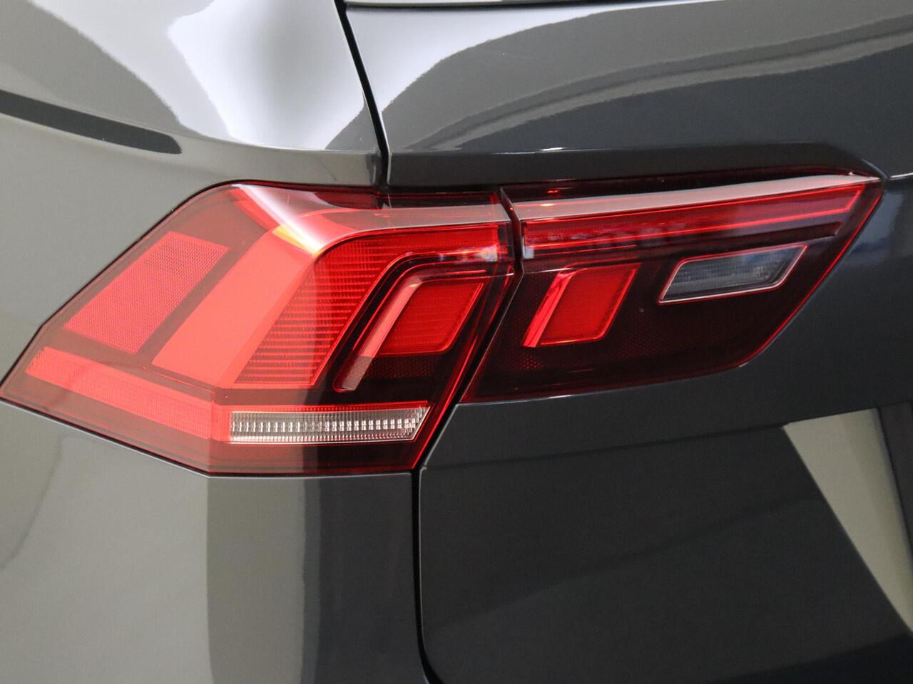 Volkswagen TIGUAN 1.4 TSI eHybrid Life | Trekhaak | Stoel- en stuurwielverwarming | 3-zone airco | CarPlay | Digital cockpit Pro | Adaptieve cruise control | Parkeersensoren |