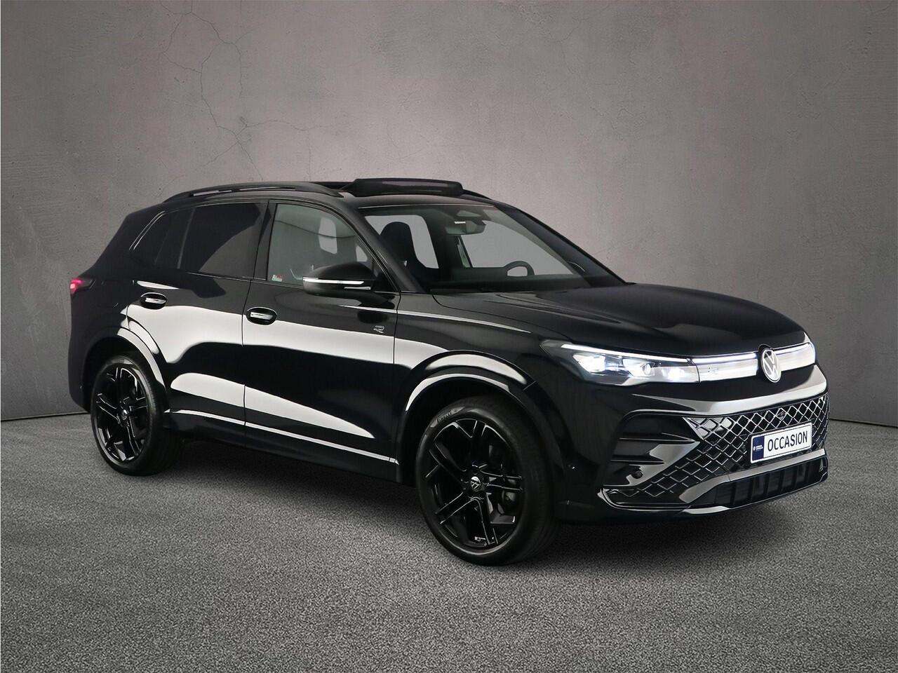 Volkswagen TIGUAN R-Line Edition 1.5 eTSI 150pk DSG Automaat Trekhaak, Harman Kardon audio, Panoramadak, Adaptive cruise control, Black Style, Achteruitrijcamera, Elektrische achterklep