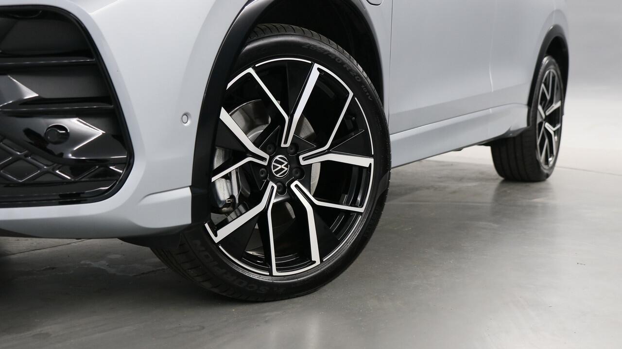 Volkswagen TIGUAN 1.5 eHybrid 272pk R-Line Edition PHEV DSG / Panoramadak / 350 Camera / Trekhaak