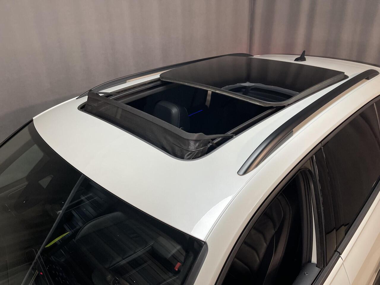 Volkswagen TIGUAN 1.4 TSI eHybrid R-Line Business Black Style 19"/Panoramadak/Trekhaak/Leder + memory/Head-up/Elektrische klep/Dodehoek/Stuur + stoelverwarming/IQ Lights/Adaptieve cruise