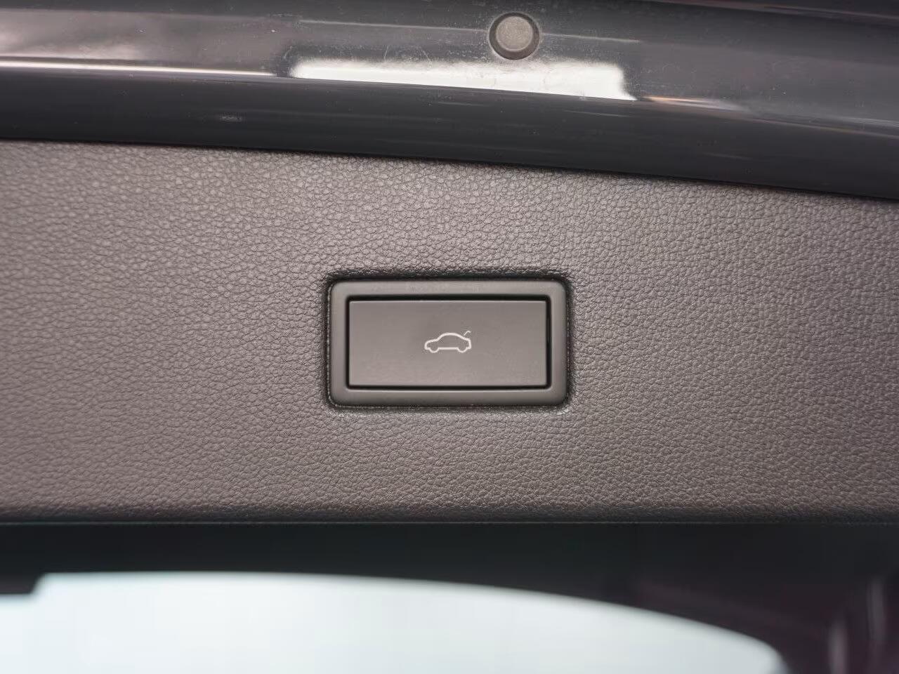 Volkswagen TIGUAN 2.0 TDI 150 PK DSG ACC Zwenkbare Trekhaak LED Navi Camera