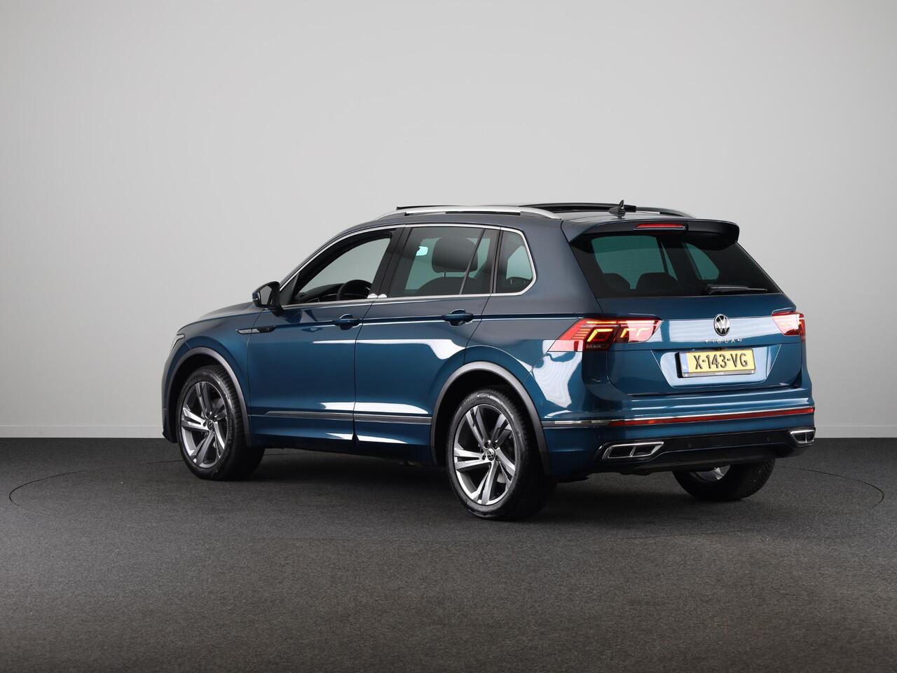 Volkswagen TIGUAN 1.5 TSI R-Line Business 150PK | Automaat (DSG) | Panoramadak | Wegklapbare trekhaak | Camera | Stoelverwarming