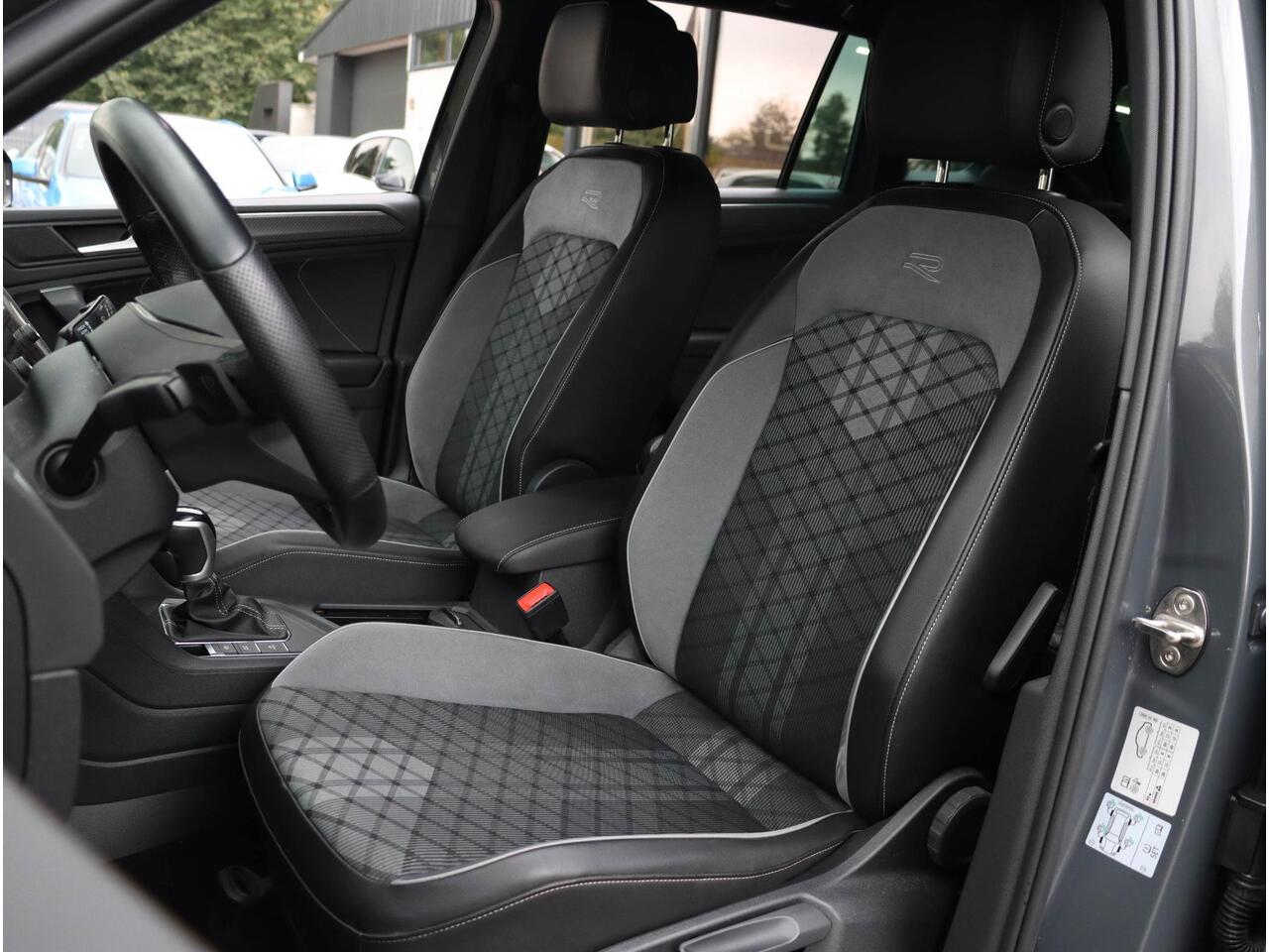 Volkswagen TIGUAN 1.4 eHybrid R-Line 3x | 245PK Matrix LED 20'' 30.173km!